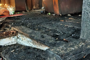 Pożar w Borchowie. Samotna matka z 13-letnim synem potrzebuje pomocy. Ruszyła zbiórka