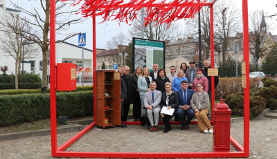 Echo miasta - nietypowa instalacja na rynku w Oleszycach. Sprawdź, co jest w środku