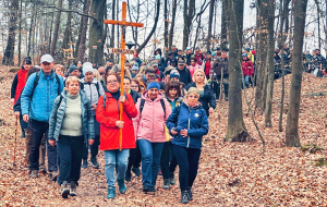 Ponad 160 osób wzięło udział w Roztoczańskiej Drodze Krzyżowej