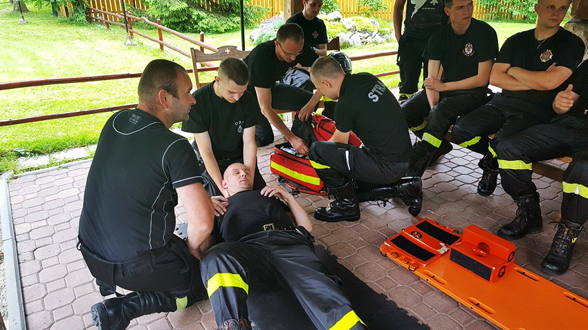 Strażacy ochotnicy doskonalą swoje umiejętności, by służyć pomocą potrzebującym