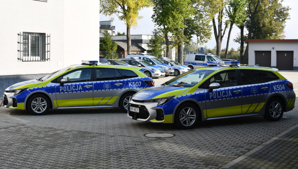 Policjanci z Oleszyc i Cieszanowa otrzymali nowe radiowozy [ZOBACZ ZDJĘCIA]