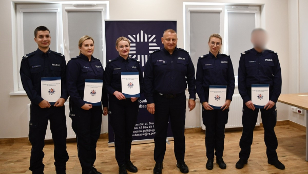Policjanci ukończyli szkolenie zawodowe. Komendant wręczył świadectwa [ZDJĘCIA]