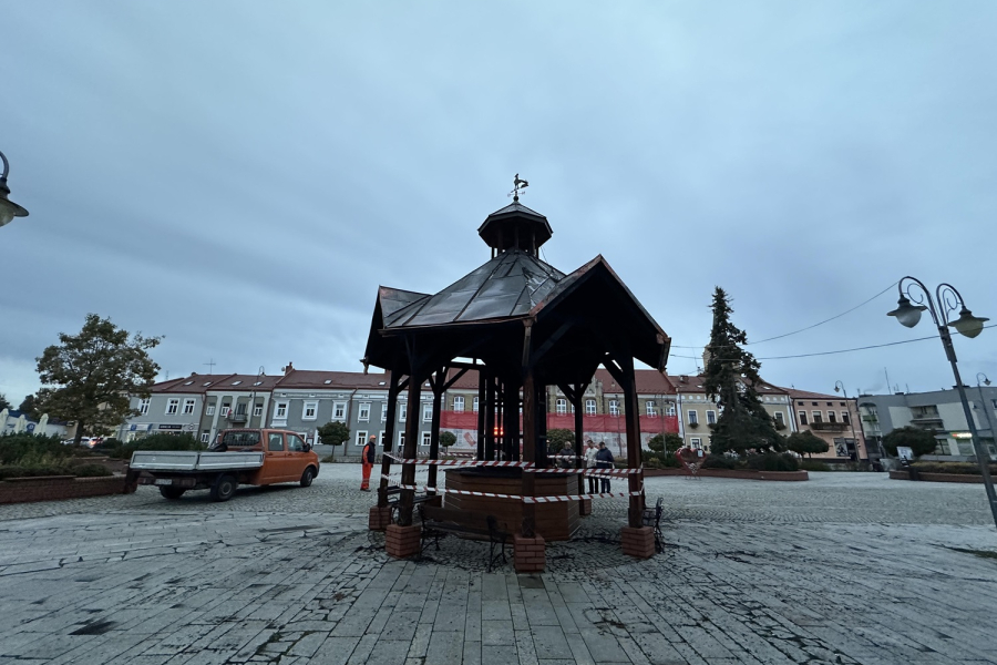 Podpalił studnię na Rynku. 18-latek nie potrafi wyjaśnić dlaczego tak postąpił [NOWE INFORMACJE]
