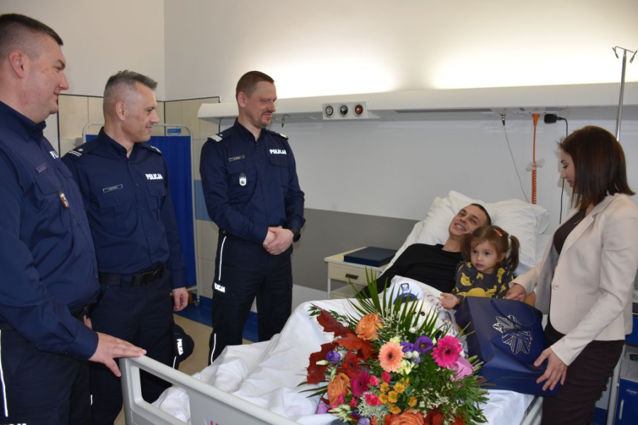 Sierż. szt. Tomasza Wieczorka odwiedził Komendant Główny Policji nadinsp. Marek Boroń