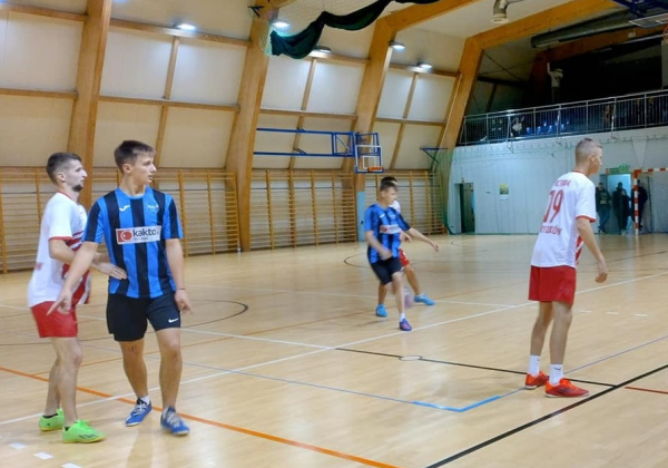 Wystartowała Amatorska Liga Halowa w Starym Dzikowie [WYNIKI]