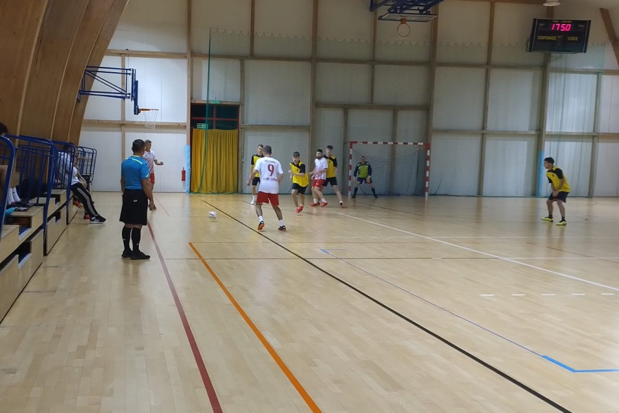 Rozegrano mecze 2. kolejki Amatorskiej Ligi Halowej w Starym Dzikowie [WYNIKI]