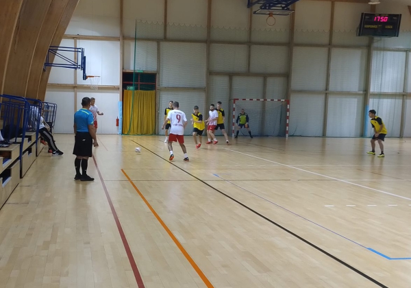 Rozegrano mecze 2. kolejki Amatorskiej Ligi Halowej w Starym Dzikowie [WYNIKI]