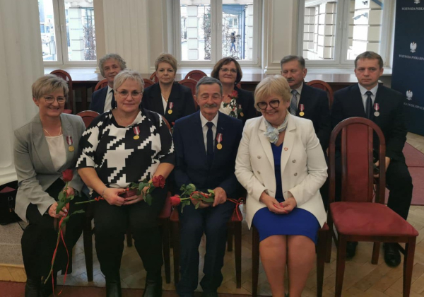 Pracownicy Urzędu Miasta i Gminy Cieszanów odznaczeni medalami