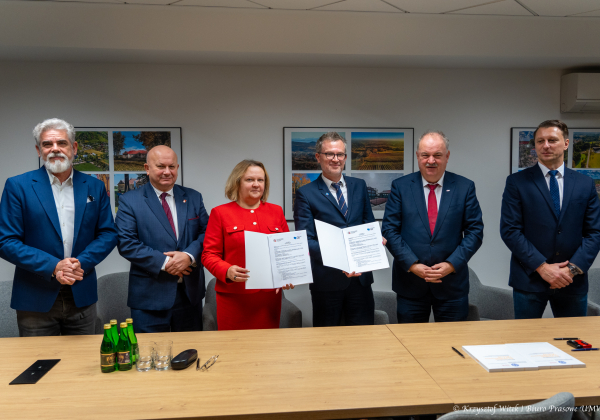 Podpisano umowę na przebudowę drogi wojewódzkiej nr 865. To inwestycja za 23,5 mln zł