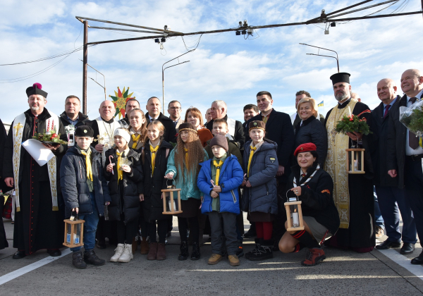 Betlejemskie Światełko Pokoju przekazane Ukrainie [ZDJĘCIA]