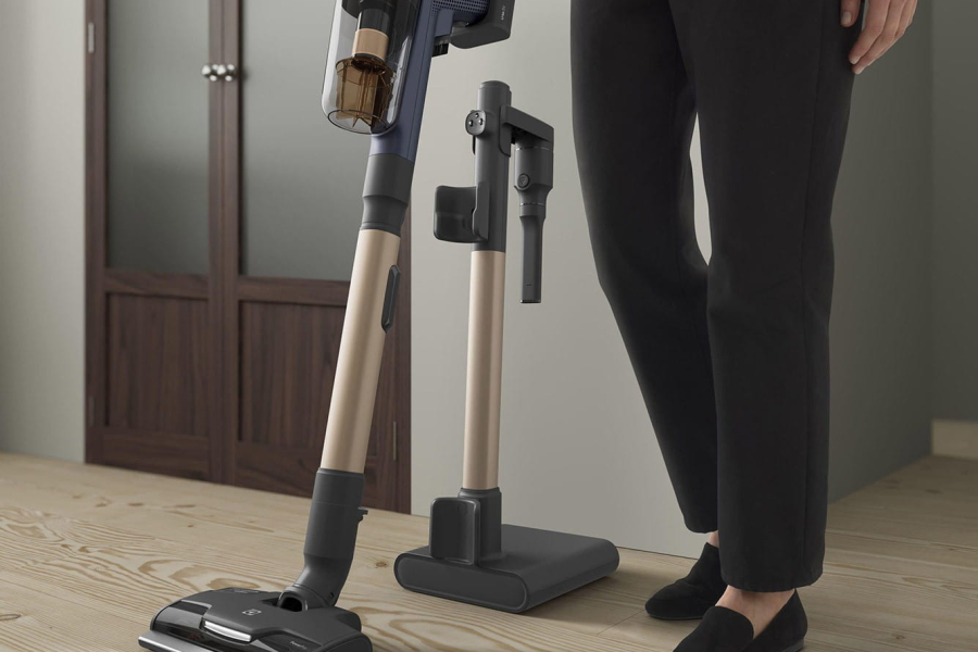 Jeszcze czystsze podłogi z technologią aktywnego mopowania. Zalety odkurzacza bezprzewodowego  Electrolux Power Hygienic 800