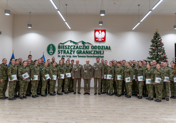 Nowi kaprale BiOSG rozpoczynają służbę na podkarpackiej granicy [FOTO]