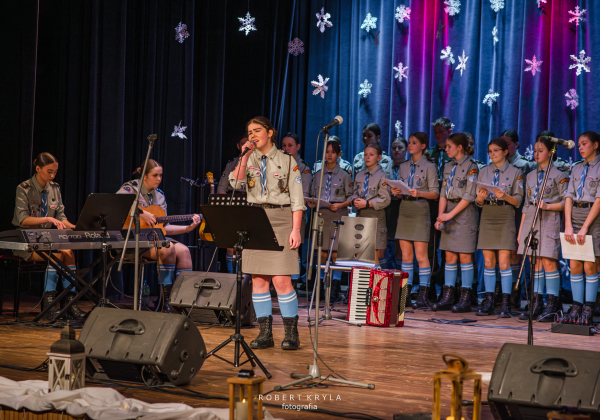Kolędowanie z harcerzami w MDK w Lubaczowie. Za nami Koncert Bożonarodzeniowy [FOTO]