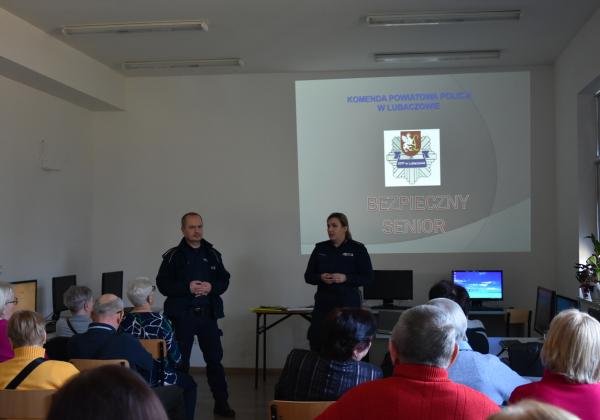 Policjanci edukowali seniorów i młodzież w ramach „Szkoły Międzypokoleniowej”