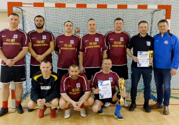 Huragan Basznia Dolna triumfuje w Powiatowym Turnieju Oldboyów w Starym Dzikowie