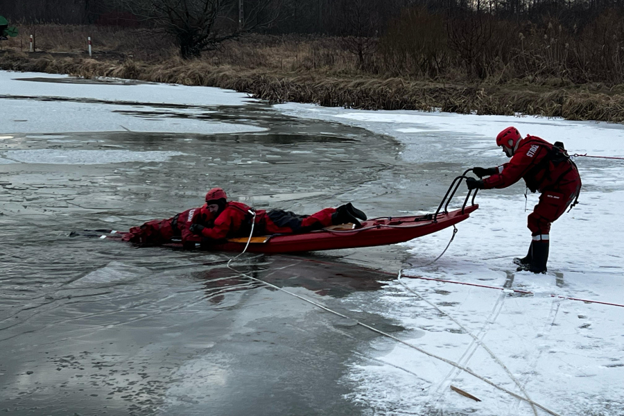 Strażacy z Lubaczowa doskonalili umiejętności w ratownictwie wodno-lodowym