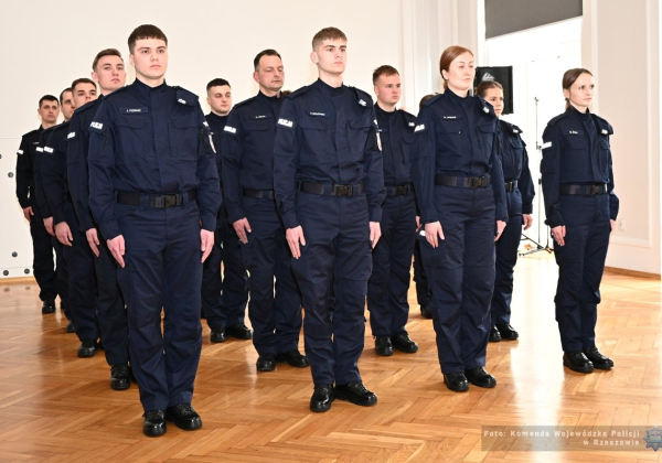 23 nowych funkcjonariuszy w Podkarpackiej Policji [ZDJĘCIA]