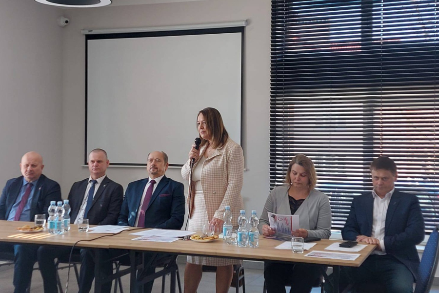 Teresa Pamuła rozmawia z mieszkańcami i wspiera Karola Nawrockiego [ZDJĘCIA]