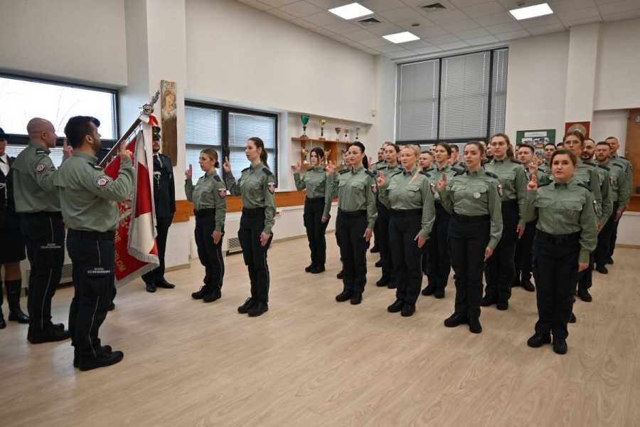 34 nowych funkcjonariuszy w szeregach Podkarpackiej KAS [VIDEO][ZDJĘCIA]