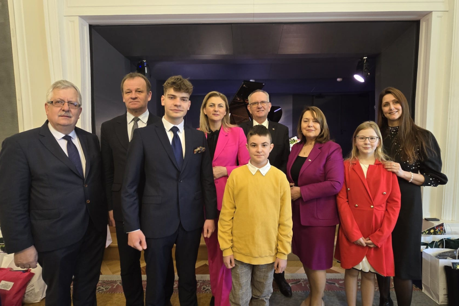 Uczniowie z naszego powiatu laureatami konkursu „Prowadź nas, Święty Janie Pawle II”