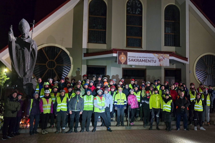 96 rowerzystów wzięło udział III Nocnej Rowerowej Drodze Krzyżowej [ZDJĘCIA]