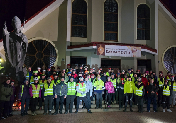 96 rowerzystów wzięło udział III Nocnej Rowerowej Drodze Krzyżowej [ZDJĘCIA]