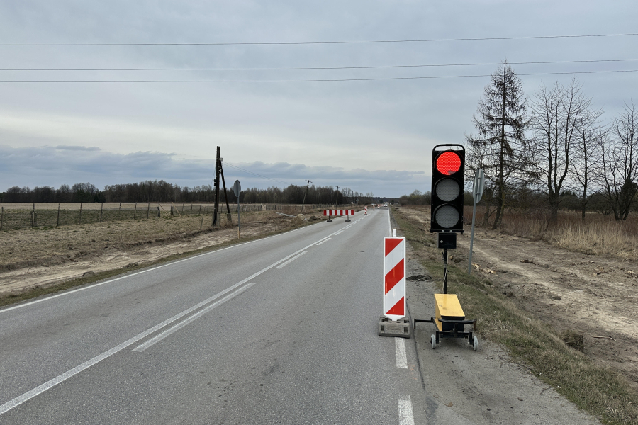 Ignorują czerwone światło na remontowanych drogach. Policja ostrzega kierowców
