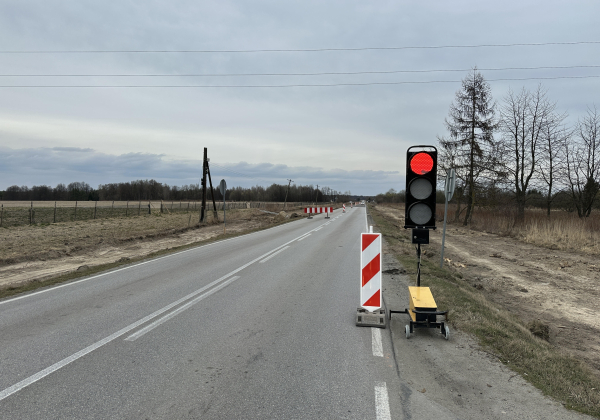 Ignorują czerwone światło na remontowanych drogach. Policja ostrzega kierowców