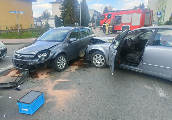 Wypadek na ul. Słowackiego w Lubaczowie. Trzy osoby w szpitalu, w tym dziecko [ZDJĘCIA]