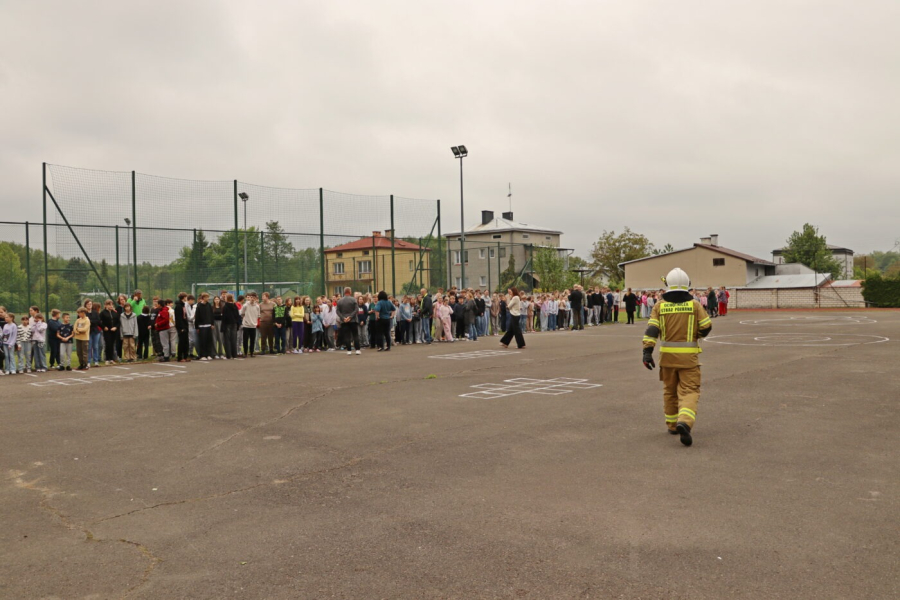 Alarm i szybka ewakuacja! Uczniowie z Horyńca-Zdroju zdali test bezpieczeństwa [ZDJĘCIA]