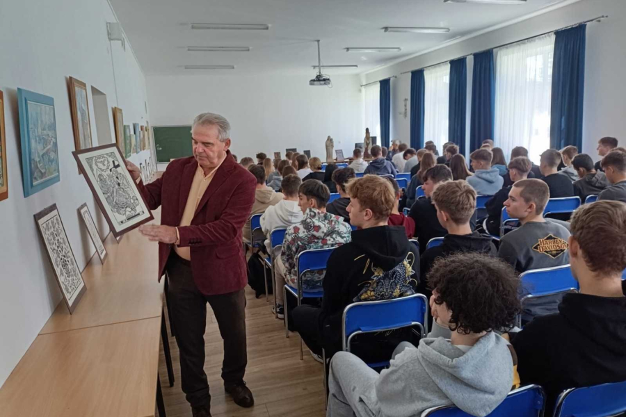 Mistrz drzeworytu płazowskiego odwiedził uczniów swojej dawnej szkoły [FOTO]