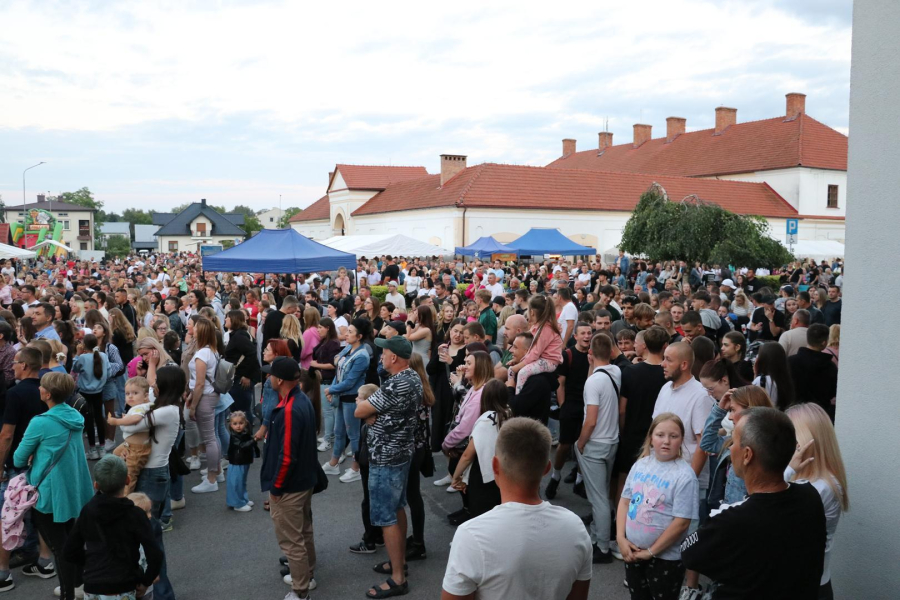 Udane Dni Oleszyc 2025. Tłumy na koncercie Miłego Pana [ZOBACZ ZDJĘCIA]