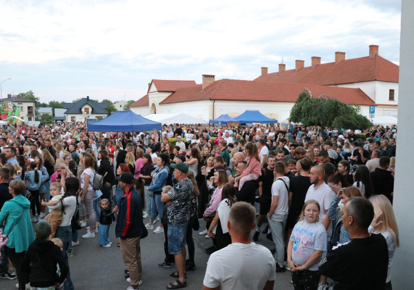 Udane Dni Oleszyc 2025. Tłumy na koncercie Miłego Pana [ZOBACZ ZDJĘCIA]
