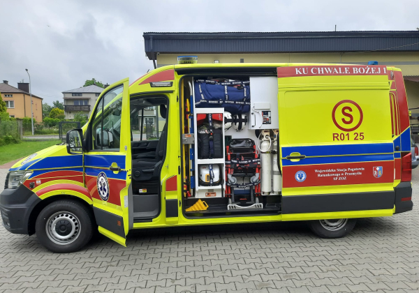 Nowy ambulans w Lubaczowie. Pogotowie coraz lepiej wyposażone [ZDJĘCIA]