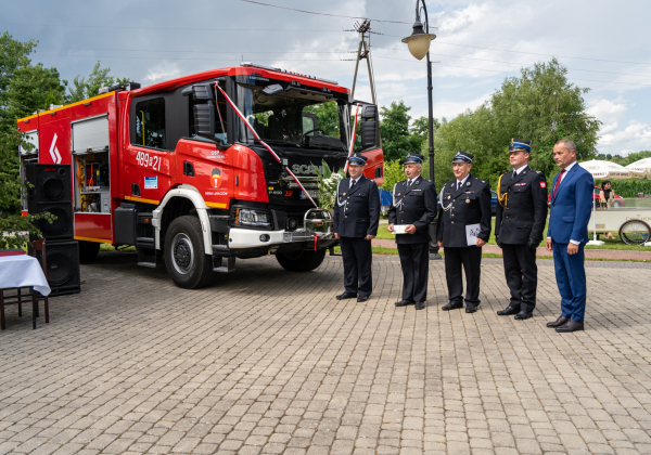 Oficjalne przekazanie nowego wozu dla OSP Basznia Dolna [NASZA FOTORELACJA]