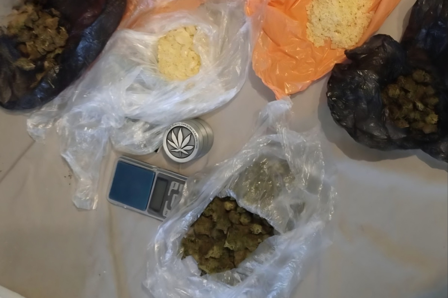 Groził „bronią” przed sklepem w Lubaczowie. W domu miał mefedron i marihuanę