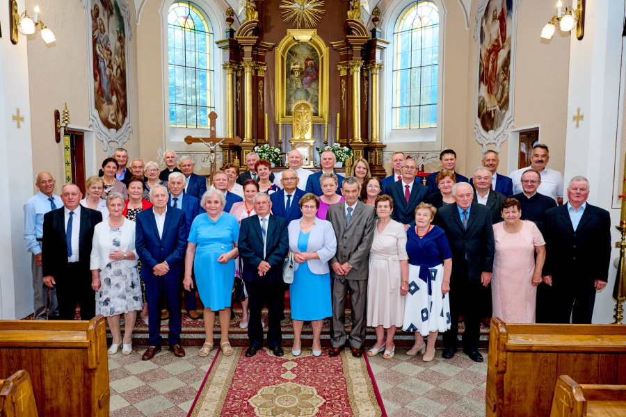 Złote Gody w Starym Dzikowie. 21 par odznaczonych medalem prezydenckim [ZDJĘCIA]