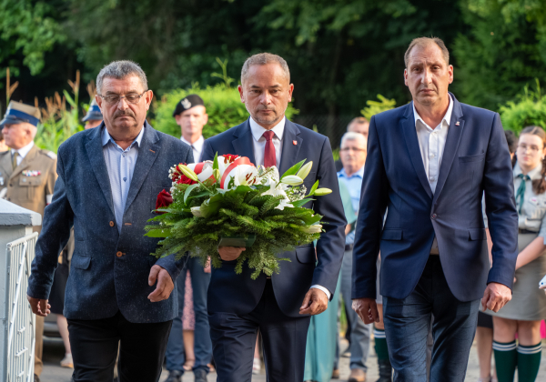 Nie mieli litości nawet dla 2-letniego Jasia. W Podlesiu upamiętniono ofiary UPA [ZDJĘCIA]