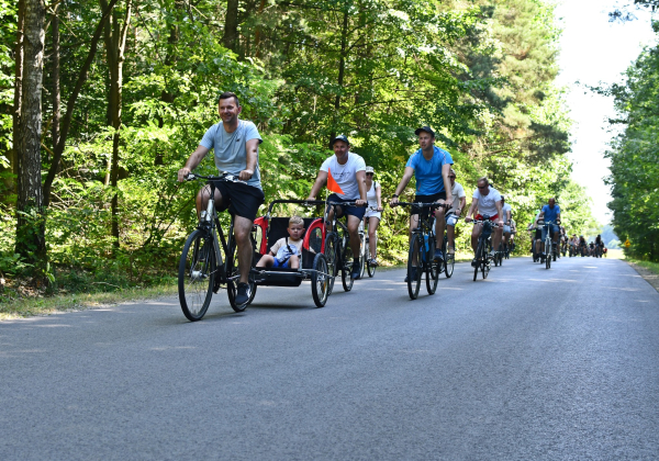 Ponad 90 rowerzystów przejechało 50 km wokół gminy Wielkie Oczy [ZDJĘCIA]