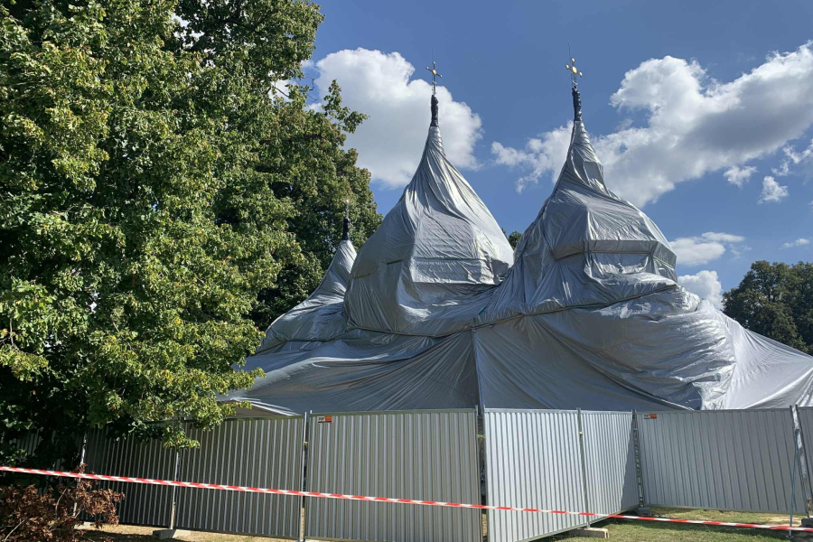 Cerkiew w Nowym Bruśnie szczelnie zamknięta pod folią. Rozpoczęto gazowanie