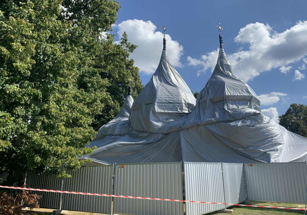 Cerkiew w Nowym Bruśnie szczelnie zamknięta pod folią. Rozpoczęto gazowanie