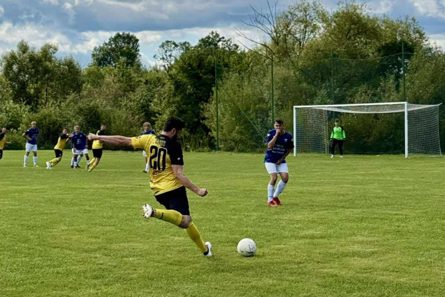 Nowy sezon B klasy rozkręca się na dobre. Padło sporo goli [WYNIKI]