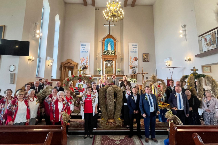 Sołeckie dożynki w Lisich Jamach. Mieszkańcy podziękowali za plony [ZDJĘCIA]