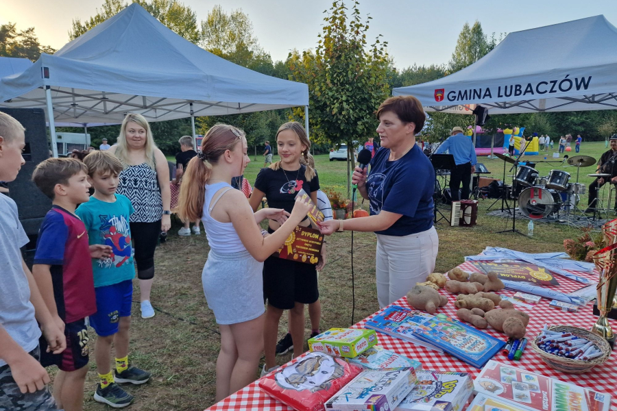 Ziemniaczane smakołyki, zabawy i tańce - tak w gminie Lubaczów pożegnano lato [ZDJĘCIA]