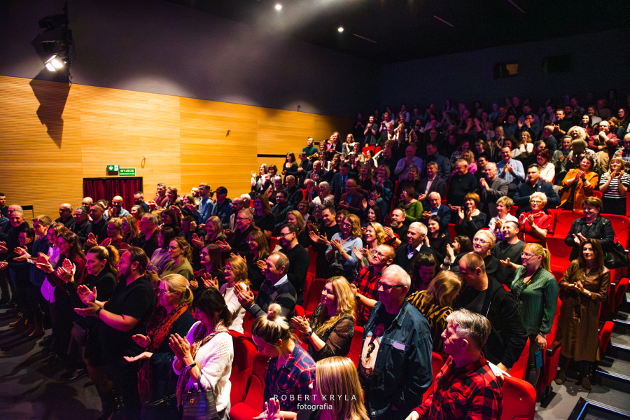 Pełna sala na koncercie Macieja Balcara w Lubaczowie [ZOBACZ ZDJĘCIA]
