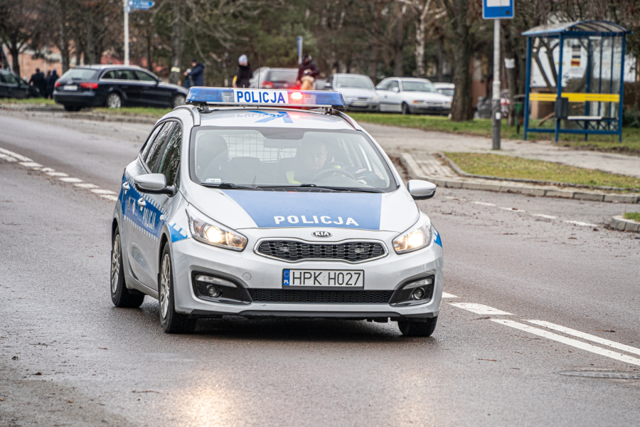 Trzymał głowę na kierownicy. 47-latek z Wrocławia zatrzymał pijanego kierowcę