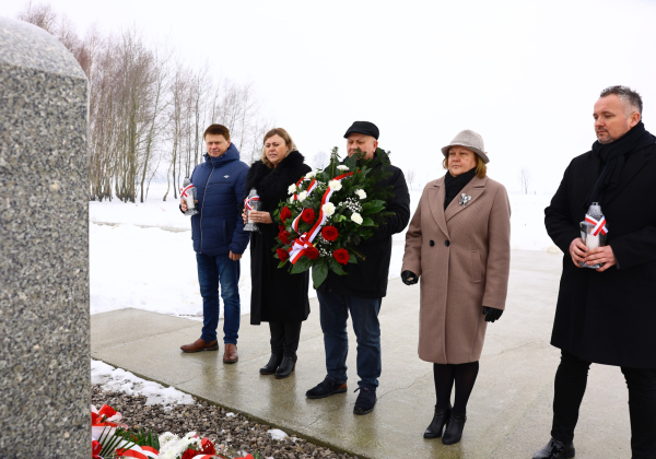 Oddali hołd ofiarom Holokaustu na Plebańskim Polu w Mokrzycy [ZDJĘCIA][AKTUALIZACJA]