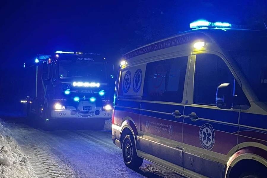 Narol: Tragedia podczas odśnieżania dachu. Nie żyje 65-letni mężczyzna