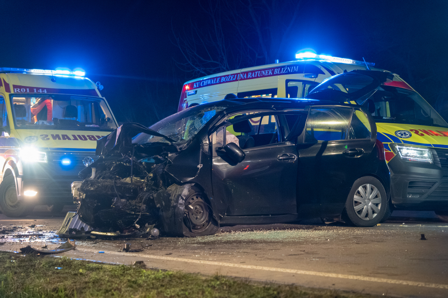 Tragiczny finał wypadku w Zalesiu. Kierowca Toyoty zmarł w szpitalu