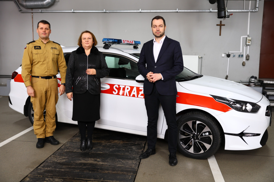 Nowa Kia Ceed dla strażaków z Państwowej Straży Pożarnej w Lubaczowie [ZDJĘCIA]